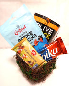  gavepakke med Torika , Melkesjokolade ,Snacks , Oliven Snacks , moss natur kurv 
