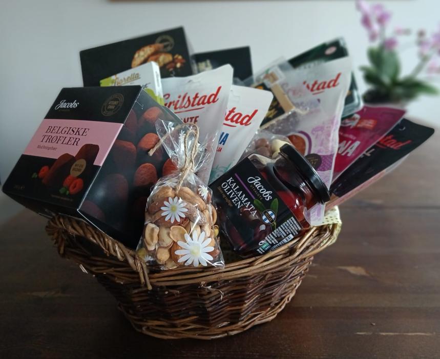 Bedrifts Gourmet Gavekurv med Spekemat og Snacks