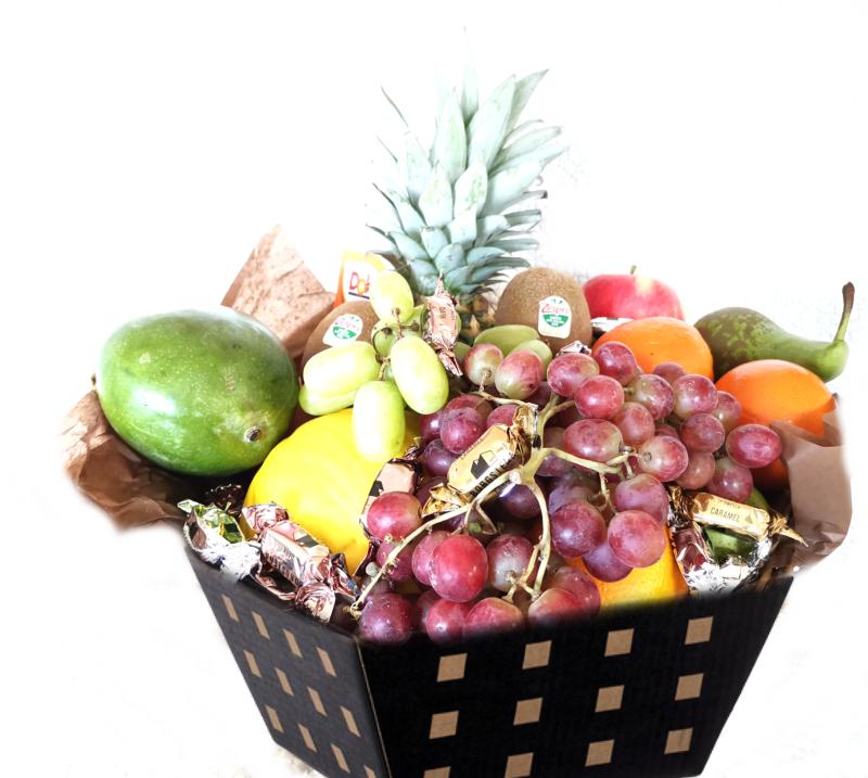 Fruit basket gift 6kg. Instead of flowers -Woven basket 35 cm dark