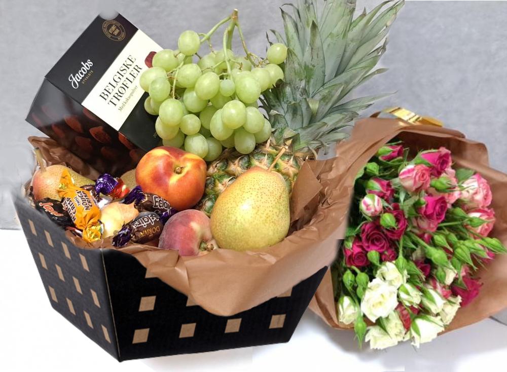 Fruit Basket with Chocolates and Flower Bouquet - Braided basket 30 cm light